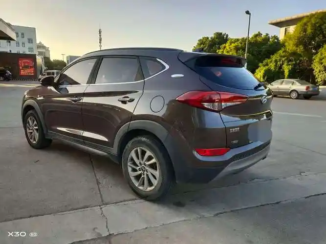 现代 途胜  2018款 1.6t 双离合两驱15周年特别版图片