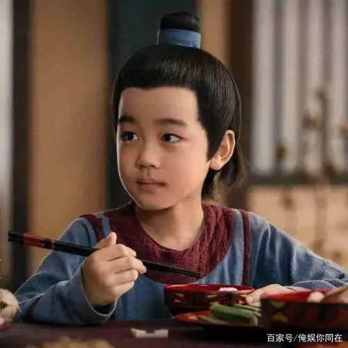 没想到那个架天线的冬冬,原来是《庆余年》里的小范闲