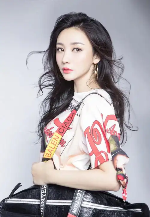 首页 图片大全 明星 柳岩图片 柳岩时尚性感写真图片 (1/ 5) 2018-07