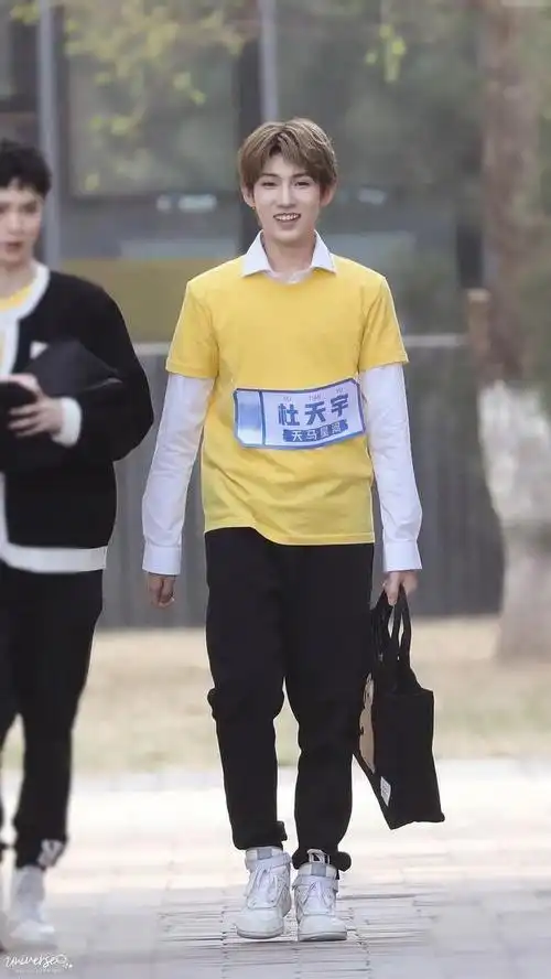 《青你3》成团已定?杜天宇送站姐礼物大手笔,皇族没出道有玄机