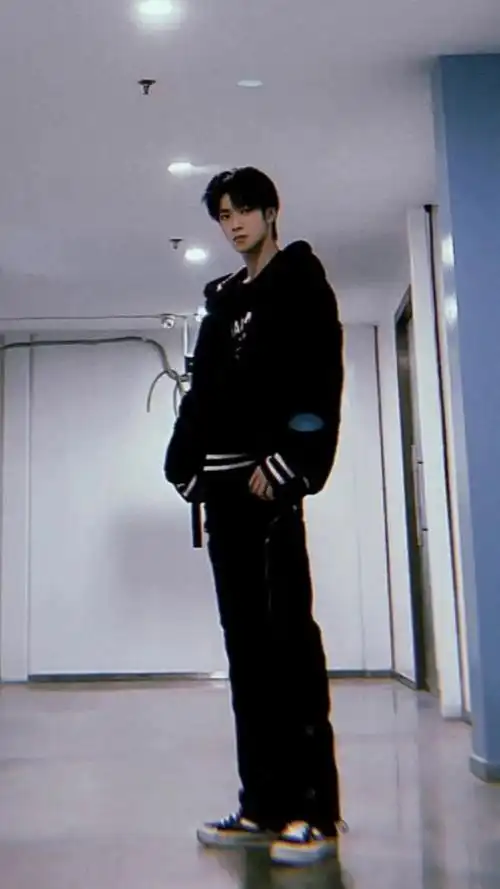 长腿"看了这么多实例,突然感觉"刘耀文因腿太长进化成刘耀齐"的这种