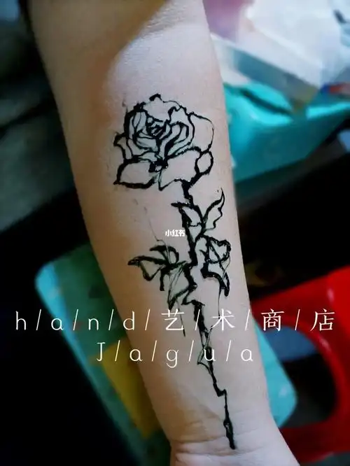 碰见过这朵玫瑰海娜也碰见了～#长沙  #海娜  #纹身也清新  #海娜手绘