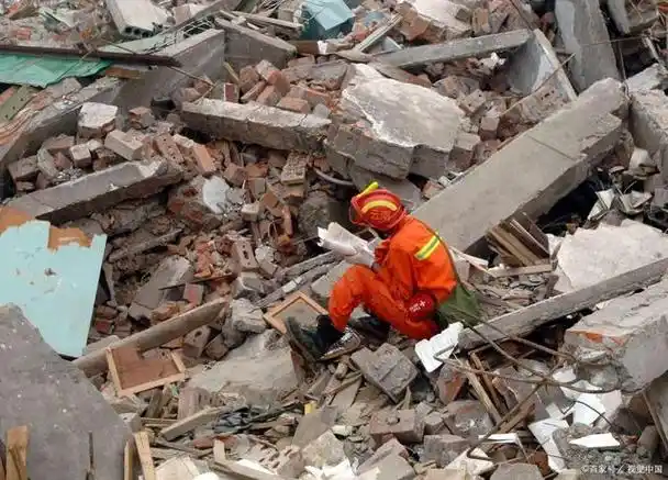 15年前汶川地震,中国军民用行动宣告,地动山摇摇不散中华魂魄