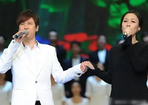 回顾从全民偶像到退出歌坛销声匿迹多年的解晓东生活状况如何