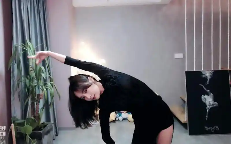 斗鱼舞蹈美女钢管舞主播王筱沫8.2直播录像