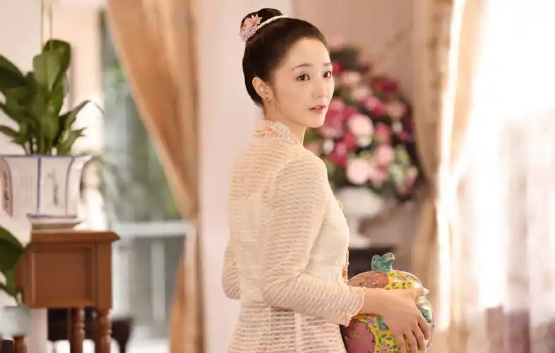 肖燕小娘惹一人演两主角和枕上书的皮草ceo一见钟情