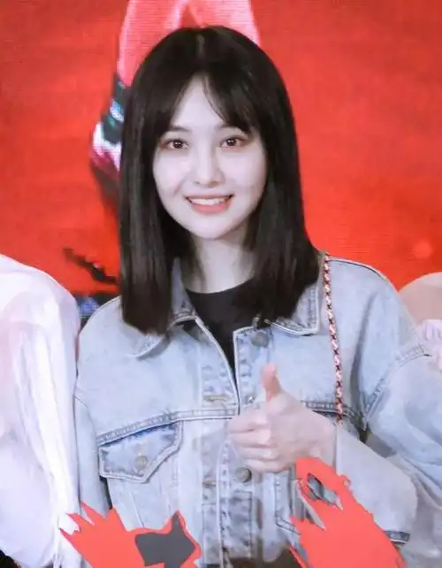 郑爽谈及男友一脸娇羞,这是遇上真爱了?