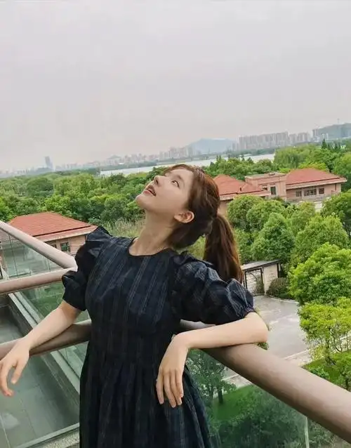 露思侧颜好美.今天停更,正式宣布#赵露思 #赵露思侧脸照 # - 抖音