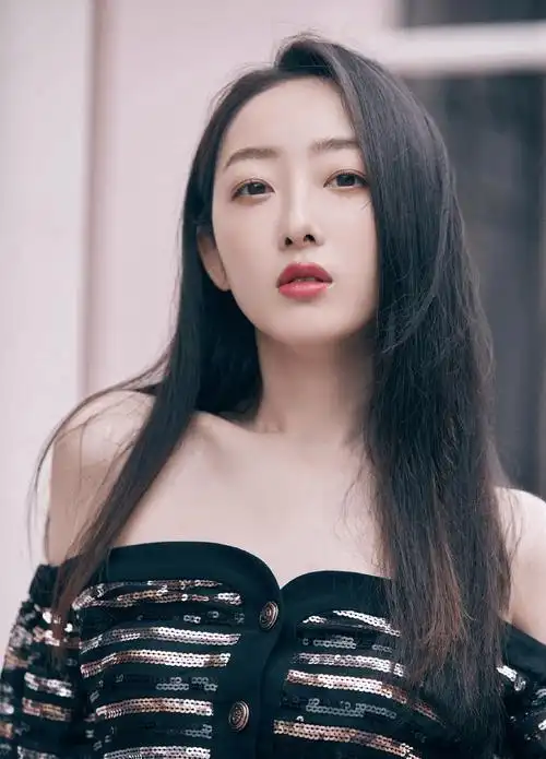 蒋梦婕性感魅力冲击全场,让人陷入窒息之美!