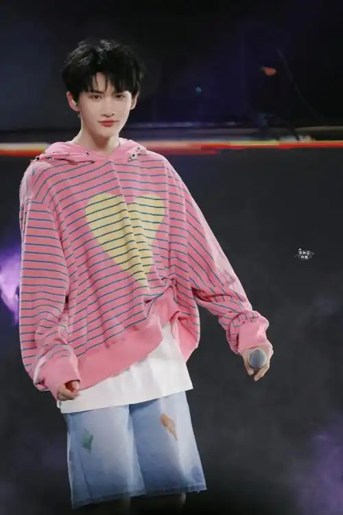 青羽颂旭 余宇涵