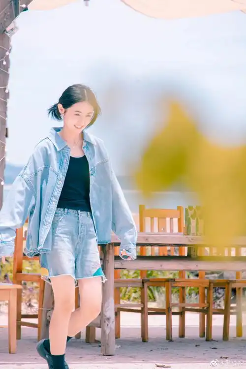 张子枫向往的生活牛仔套装