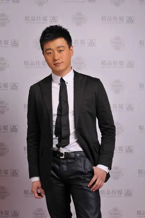 佟大为,1979年2月3日生于辽宁省抚顺市新抚区,中国大陆男演员,歌手.