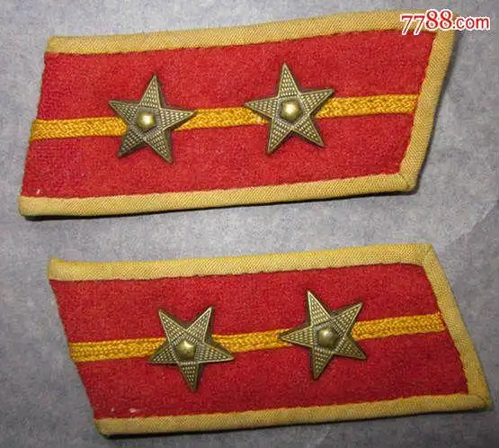 解放军55年军官受衔中尉领章(包真)