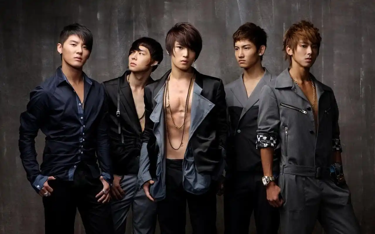 东方神起图片壁纸之杂志帅气写真高清大图预览1680x1050_日韩明星下载