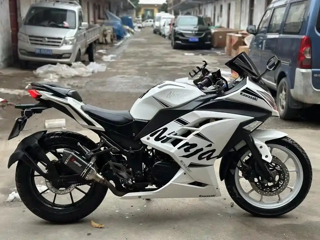 最新到货小忍者单缸250 白色ninja.#关注我圆你机车梦 - 抖音