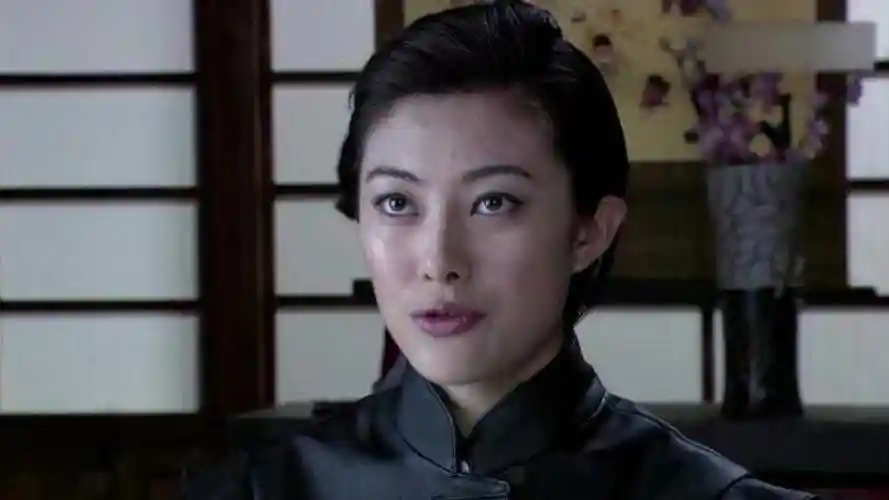 喋血孤岛熏子怀疑自己的身世被养父教导不应该