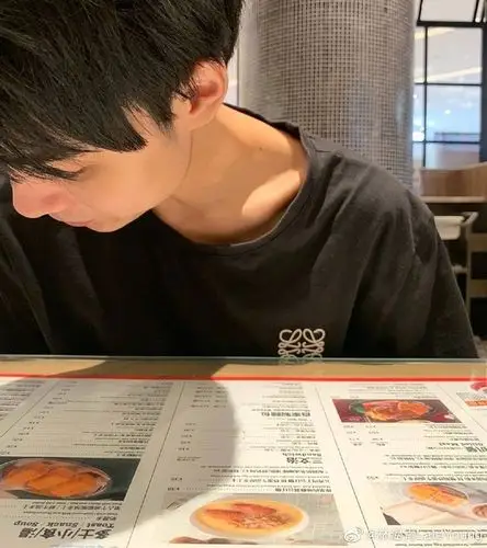 来点可以以假乱真的男友图