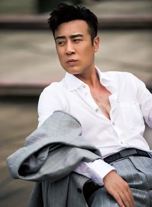 于和伟曝最新写真