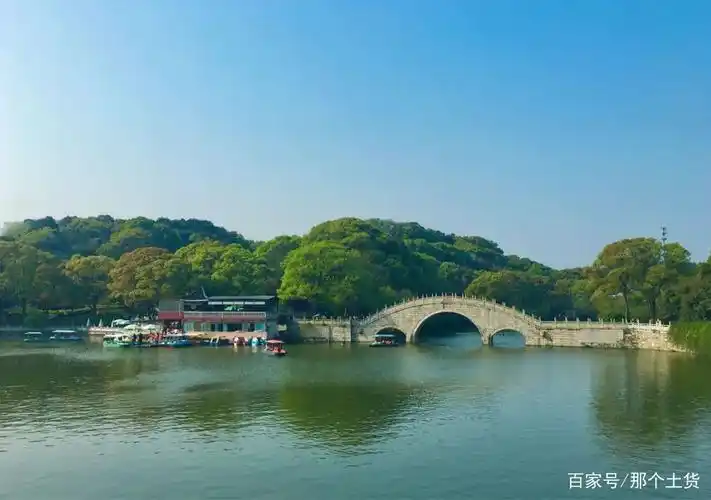 湖南岳阳市,君山岛岳阳楼,更爱湖畔的落日和腊肉