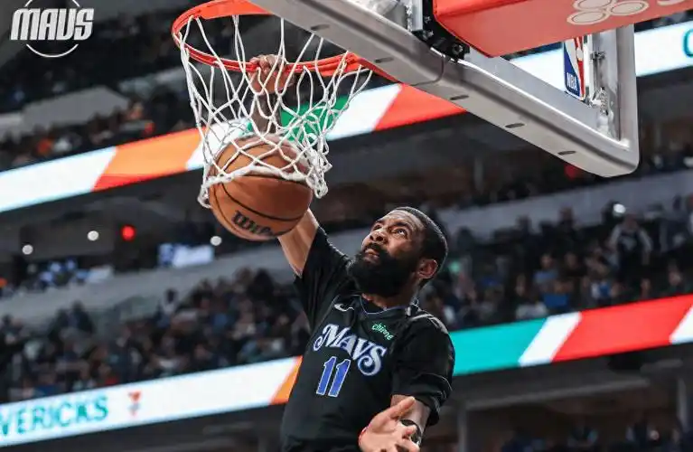 分5篮板5助攻 40%三分命中率的只有三个人,分别是詹姆斯,杜兰特,欧文!