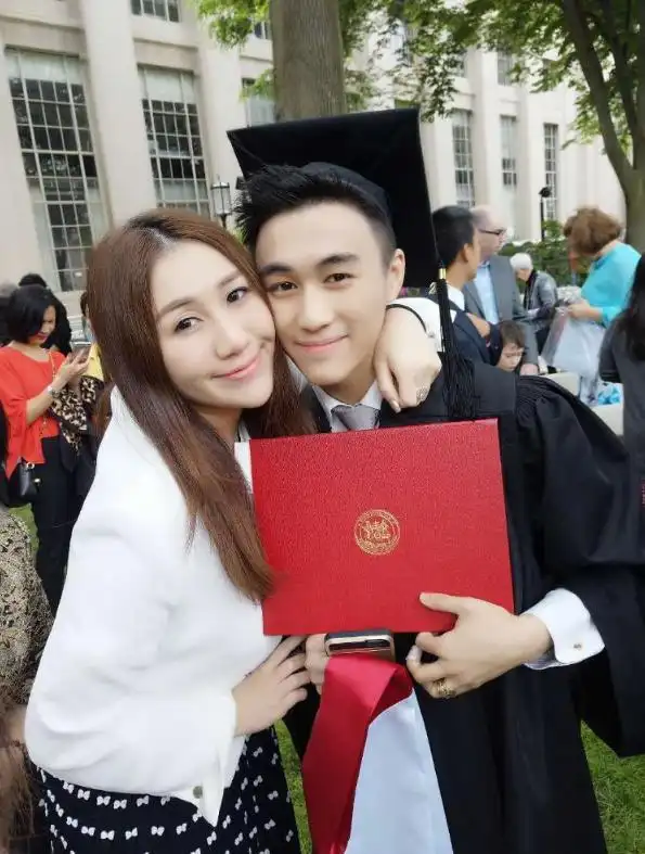 奚梦瑶晒出结婚证件照!陈学冬刘雯火速送祝福!网友:这速度之快!