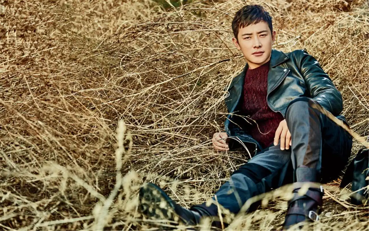 罗晋时尚帅气的街拍图片桌面壁纸