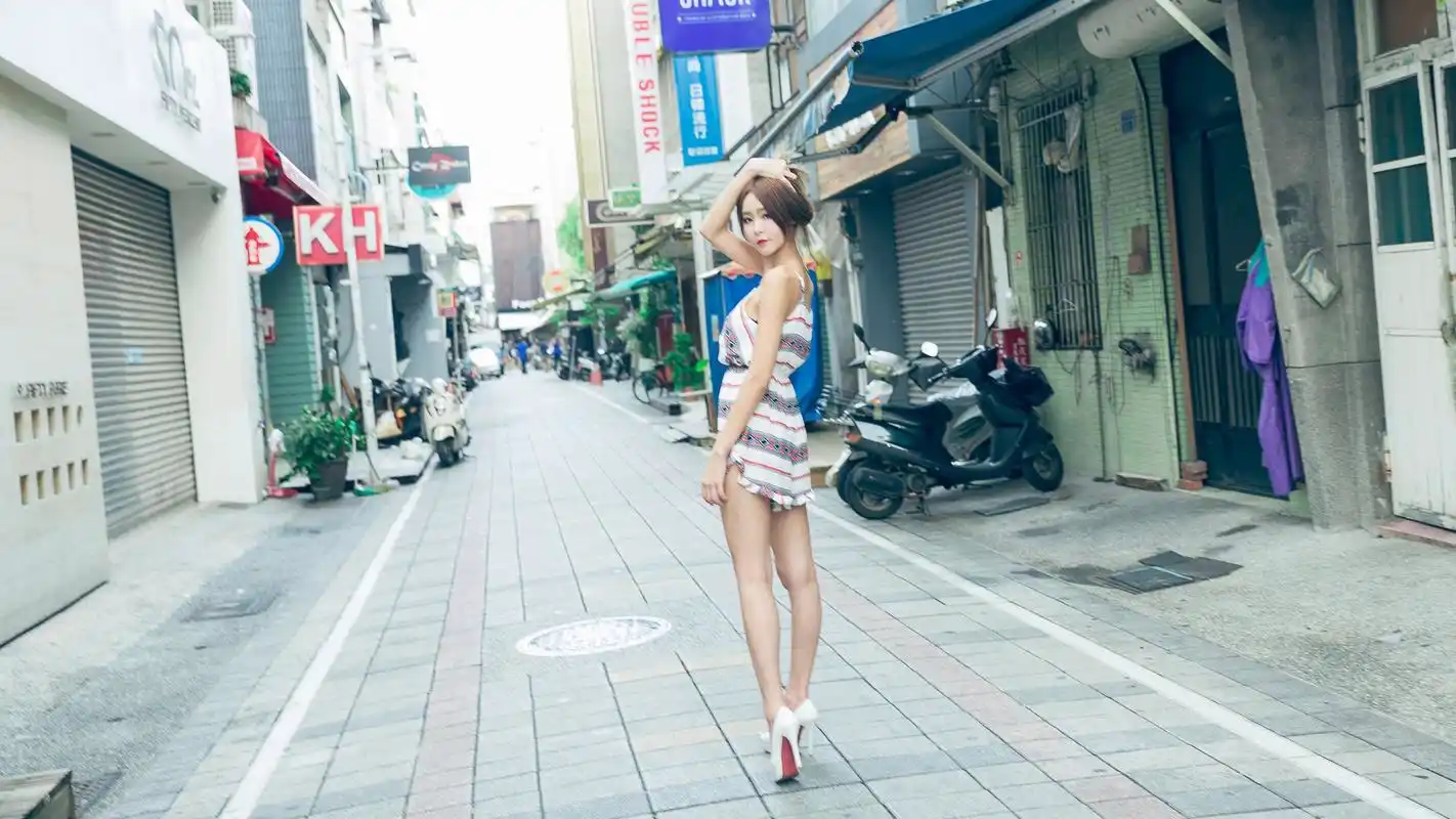 庄温妮时尚街拍图片高清电脑桌面壁纸高清大图预览1920x1080_美女壁纸