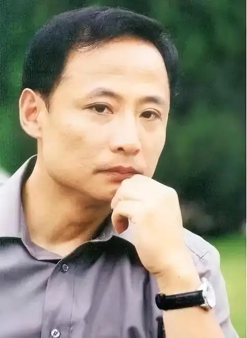 周野芒:28年前与正在坐月子的奚美娟离婚,如今却说儿子不是他的