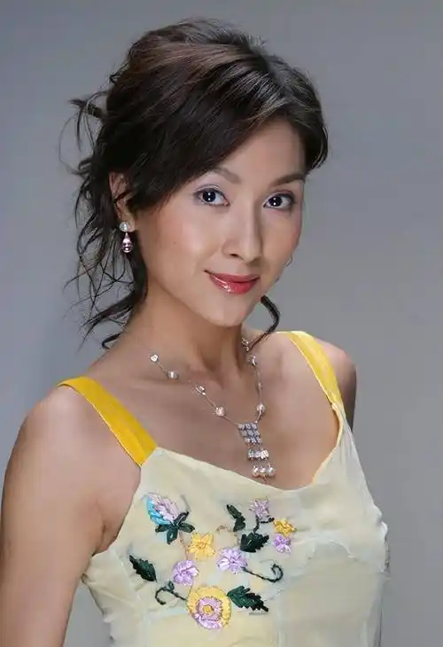 杨恭如:21岁出道,28岁爱上已婚富豪,被原配一巴掌毁掉前途_母亲_香港