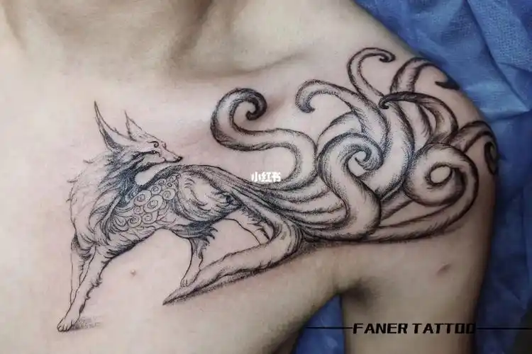 范儿刺青  #胸口纹身  #锁骨纹身  #狐狸纹身  #九尾狐纹身