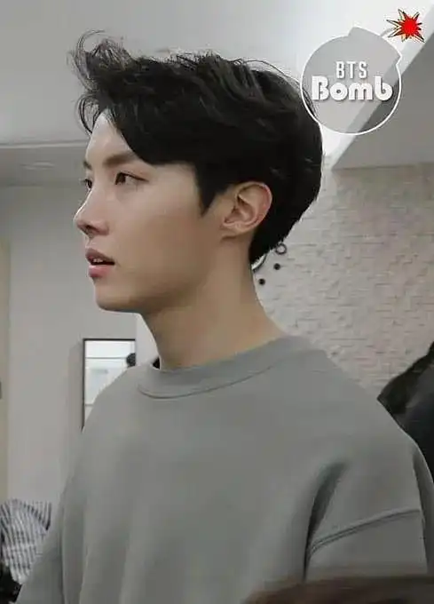 分享一组郑号锡的高清侧颜照,他真的很会拍男友照!