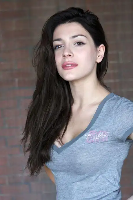 p>埃莲娜·萨汀(elena satine),1987年11月24日出生于格鲁吉亚