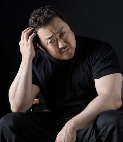 马东锡手臂健硕抢镜坏家伙们主演登杂志