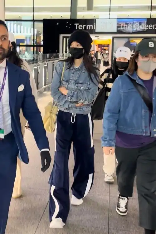 杨幂伦敦机场路透##loewe全球品牌代言人杨幂