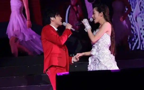 15岁开演唱会,19岁日挣万元,春晚请不动他,却没人说他耍大牌