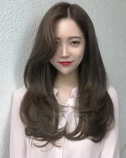 50多岁的姐姐做款纹理烫利落又年轻还有很多款流行发型