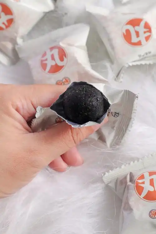 这颗九蒸九晒黑色大力丸既养生又好吃