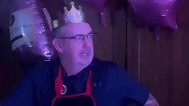 威廉姆斯前天在上海庆祝49岁生日马嫂疯狂吐槽海底捞的生日服务让马叔