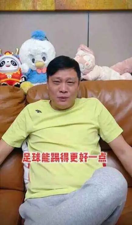 公开资料显示,范志毅1969年出生,中国职业足球运动员,职业生涯曾效力