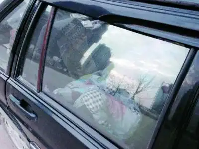 车内尸体盖了床棉被.