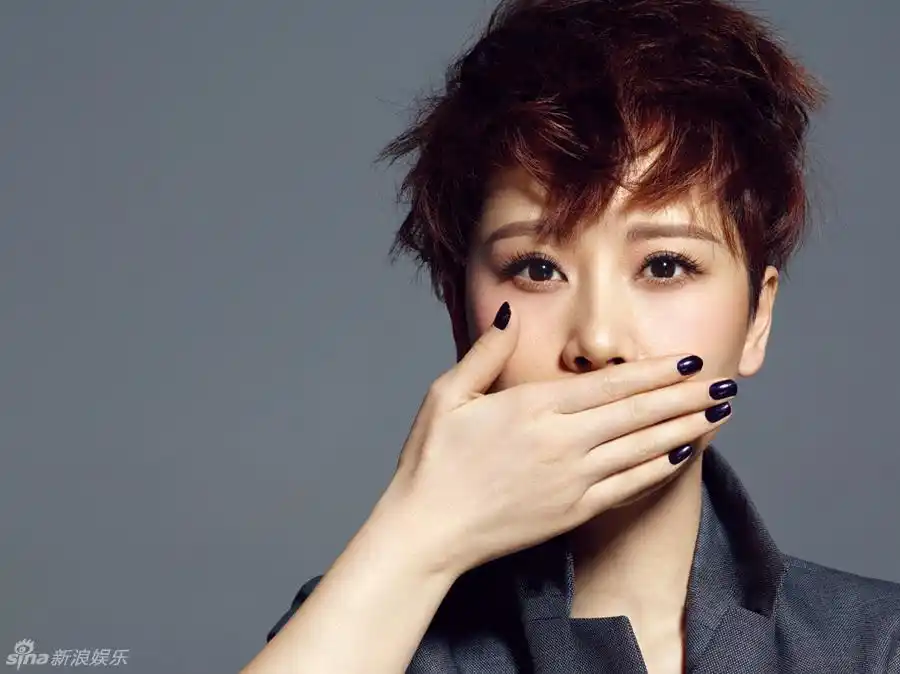 组图:海清干练洒脱 刚柔并蓄展现别致女人味_高清图集_新浪网