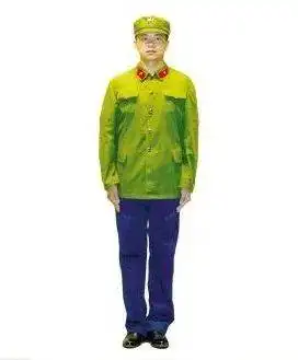 66式警服55式警服夏装上衣为草绿色和白色,下装为藏青色.