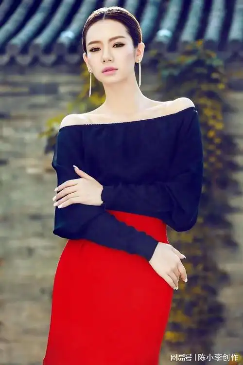 戚薇时尚写真美艳动人娇俏妩媚身材太完美了