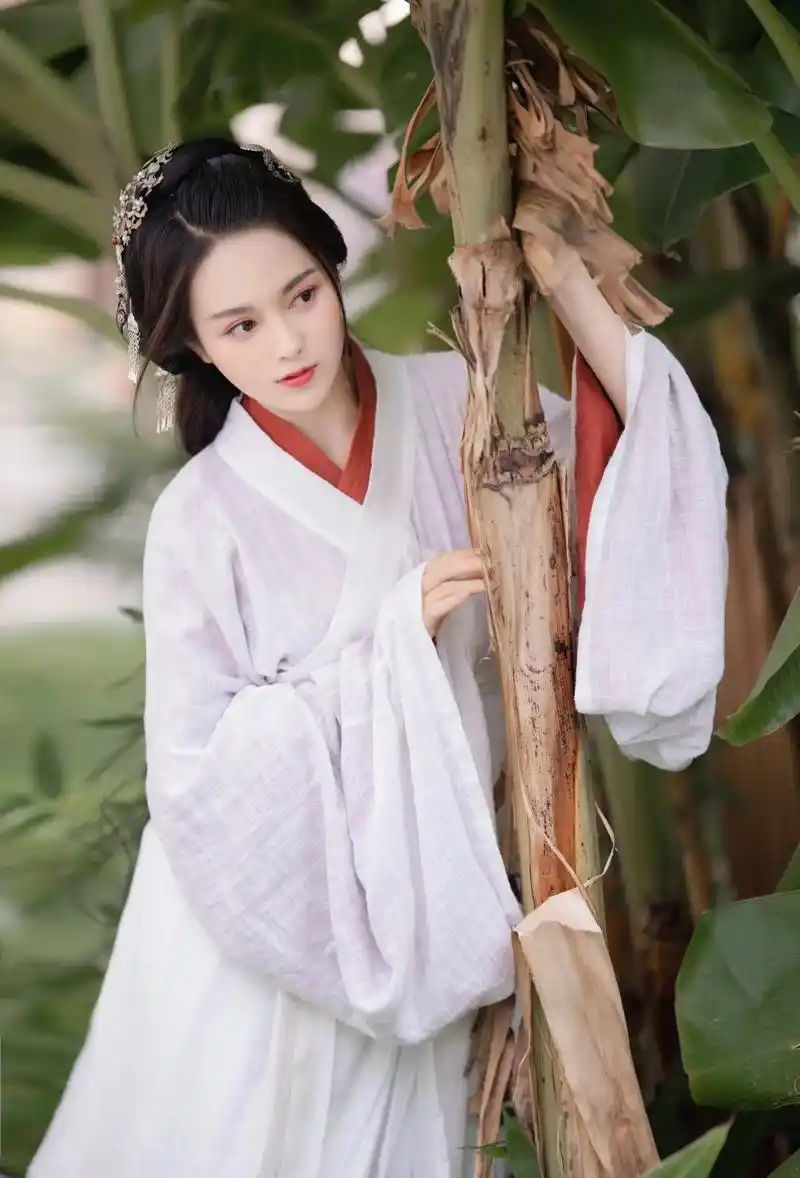 汉服写真.肆意潇洒真的很难#汉服 #古风 #个人写真 - 抖音