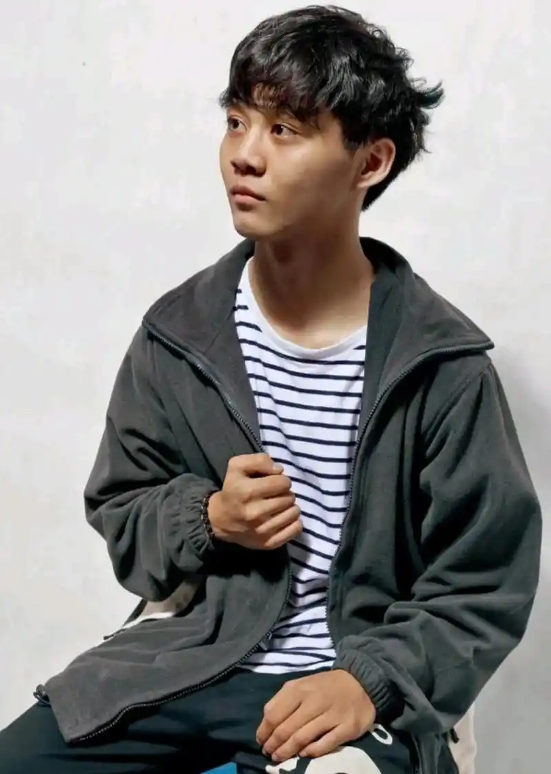 盘点那些半身像照片素材的帅哥们