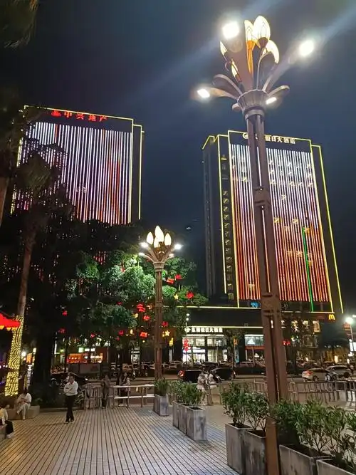 《阳春东湖公园:城市中的绿色明珠》