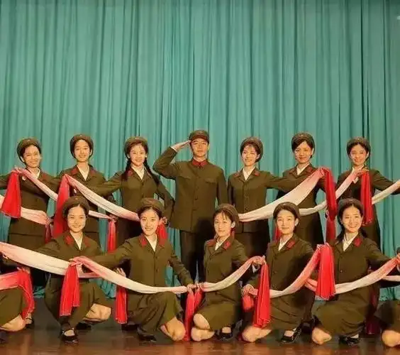 一代人芳华已逝,你们永远是最优秀的文艺兵!_文工团