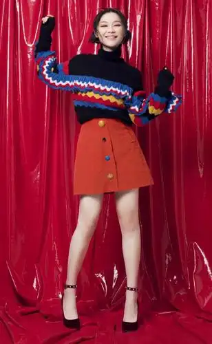 金靖造型优雅动人穿黑色网纱连衣裙完美驾驭轻熟仙女风