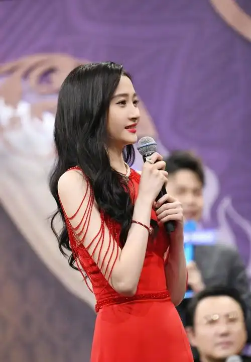 林妙可探班关晓彤张一山关晓彤意外被种草美食粉丝要求不许吃