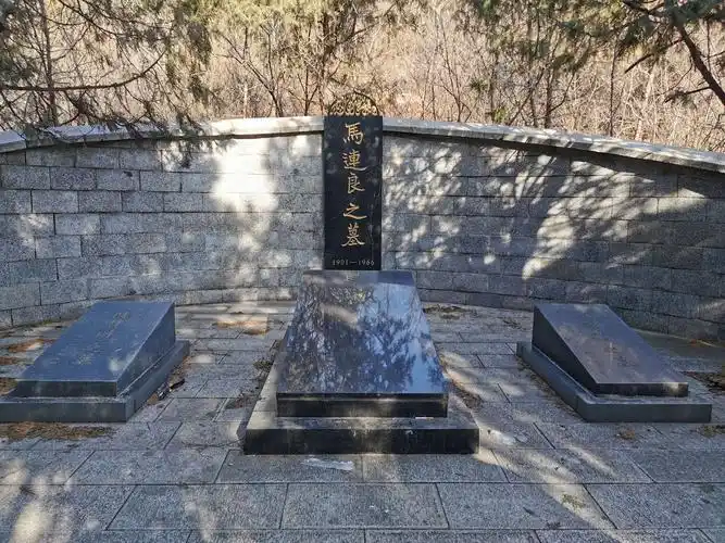 2019年12月26号,香山好汉坡至梅兰芳墓环穿.